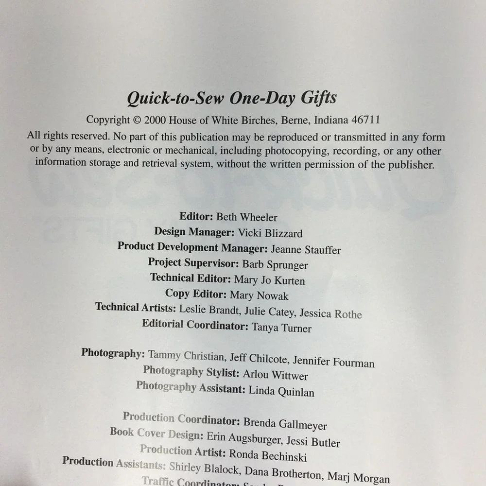 Quick-to-Sew One-Day Gifts Book 2000 Hard Cover Applique Quilting Pillow Making